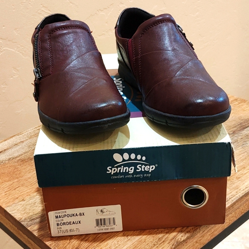 Spring Step Leather Slip on Shoes